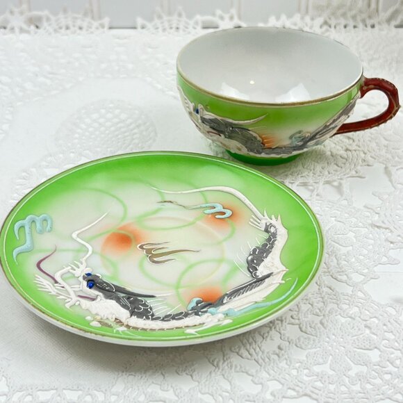 Japanese Dragonware Tea Cup & Saucer Raised Moriage Design Green Geisha Girl - Picture 7 of 10